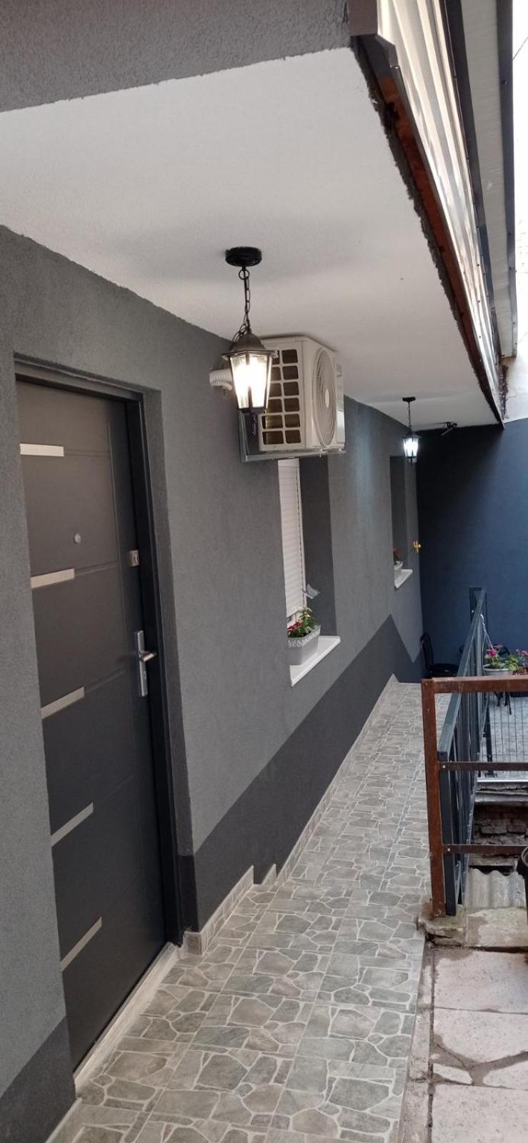 Lara Apartment